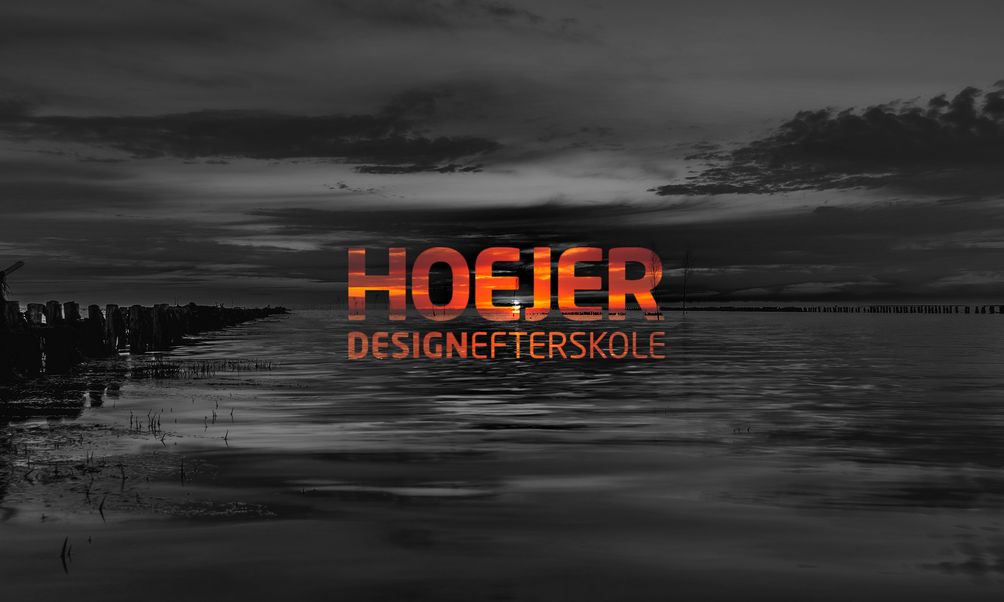 Højer Designefterskoles logo over et mørkt billede fra Vadehavet