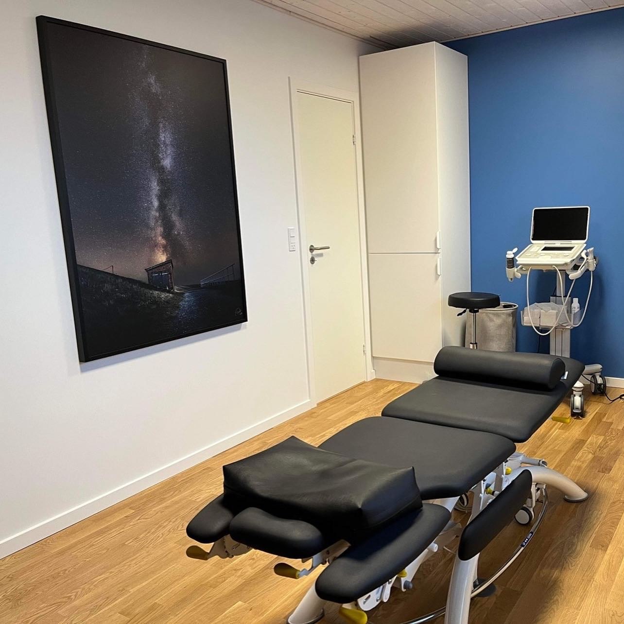 Stort fotografi af Mælkevejen i behandlingsrummet hos Klinik Corydon, fysioterapi i Ribe Stort fotografi af Mælkevejen i behandlingsrummet hos Klinik Corydon, fysioterapi i Ribe